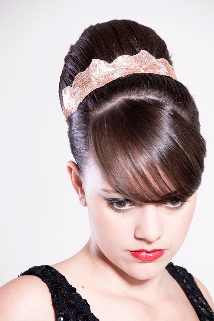 Tiffanie – Hochsteckfrisur im Hepburn-Stil — Bild 5