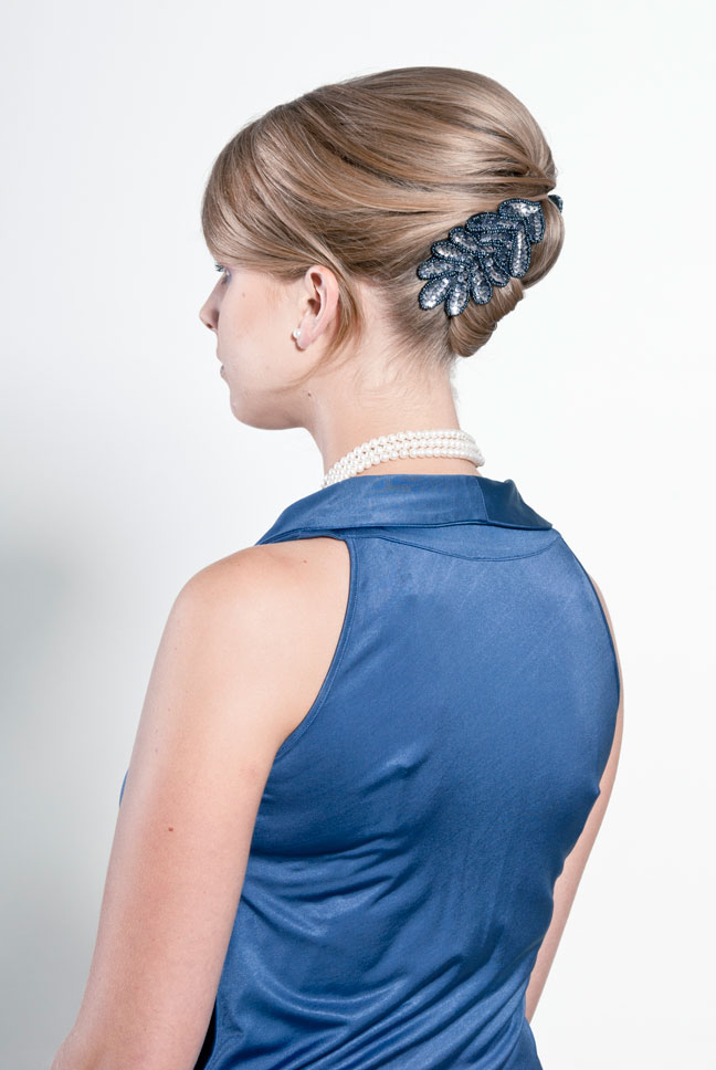Classic Variation – Hochsteckfrisur mit modernem Twist — Bild 1