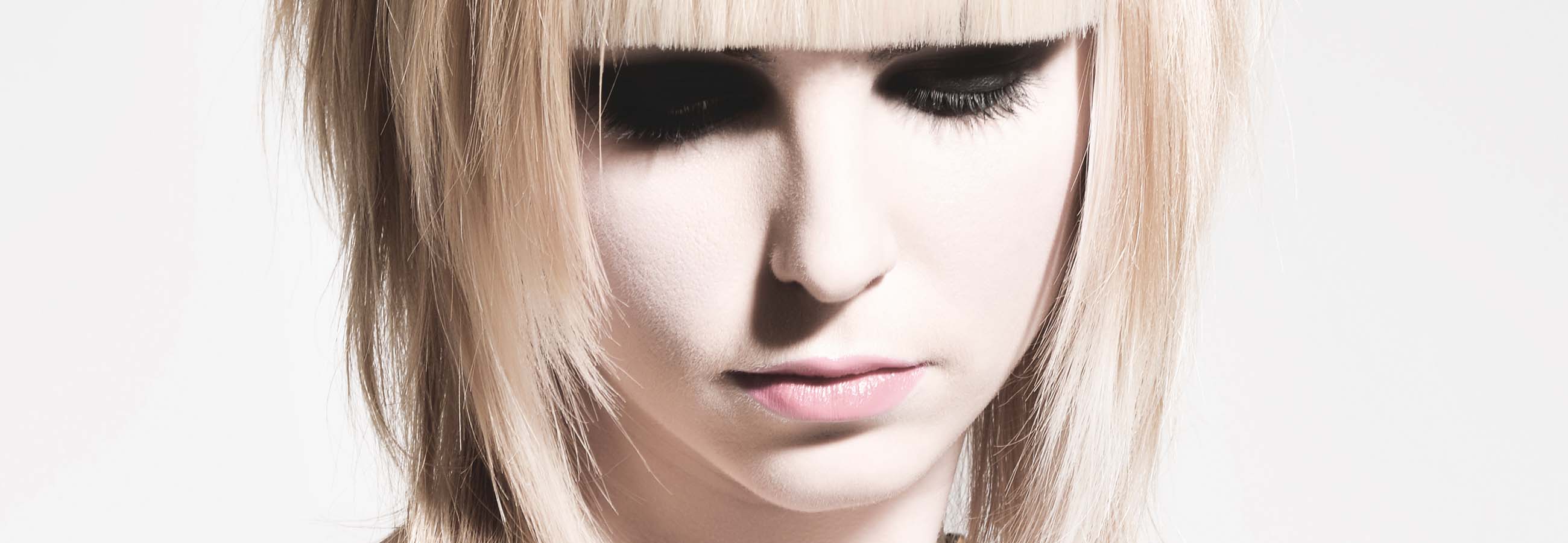 Glam Chic – Bob mit Pony und 90°-Stufung — Trailer