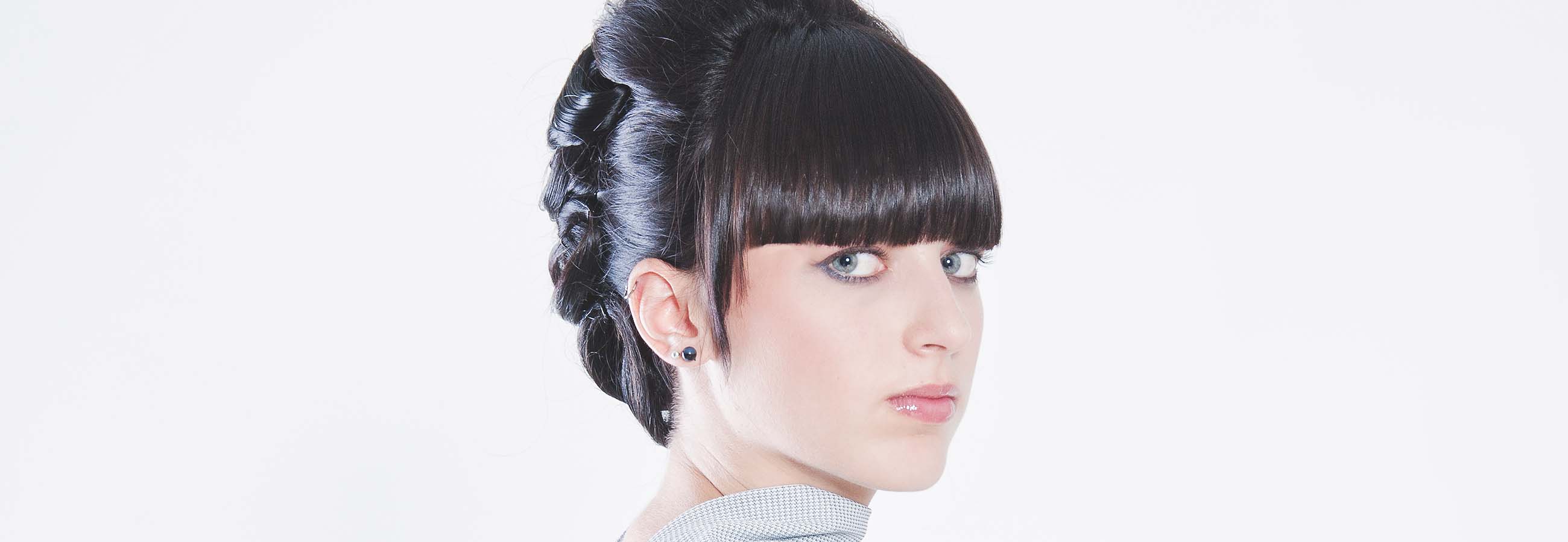Updo mit gelegten Haarschleifen stecken