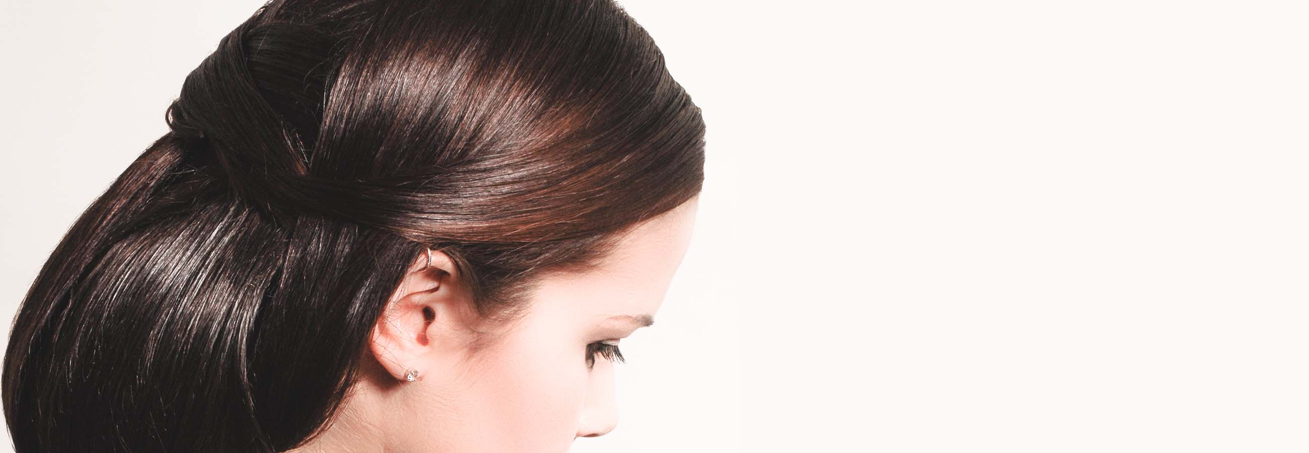 Beehive – Bienenkorb-Updo mit Toupier-Technik — Trailer