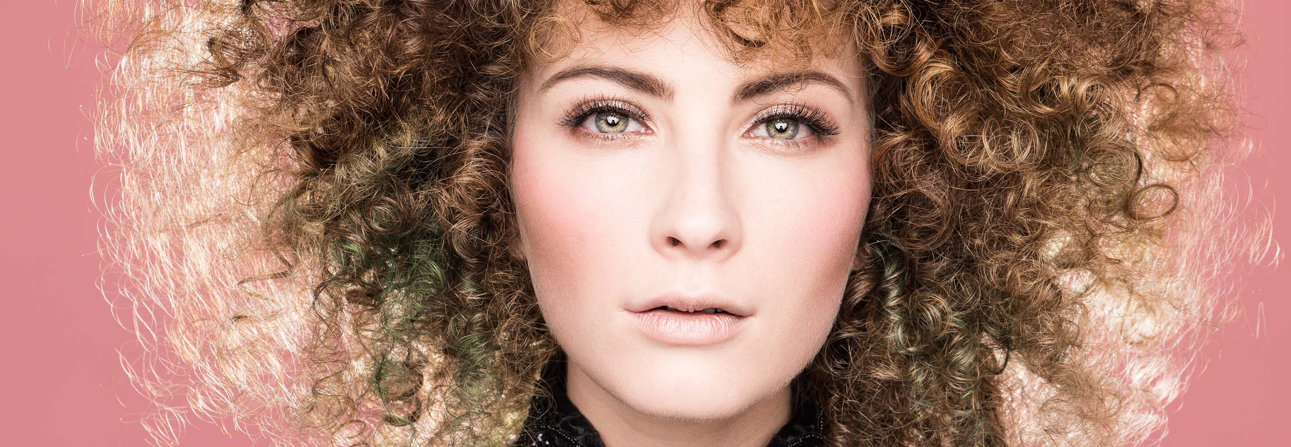 Locken-Styling mit Dauerwellenwicklern — Trailer