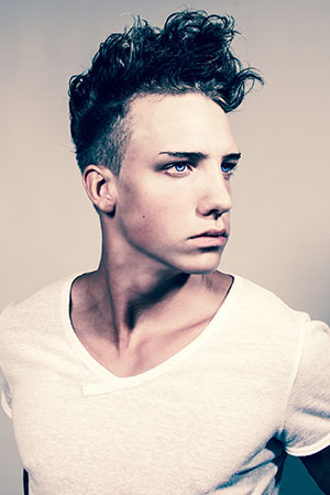 Herren-Undercut mit Freehand-Slice schneiden